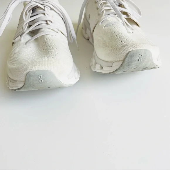 On Running SIZE 8.5 Cloudswift 3 white sneakers - Picture 3 of 10